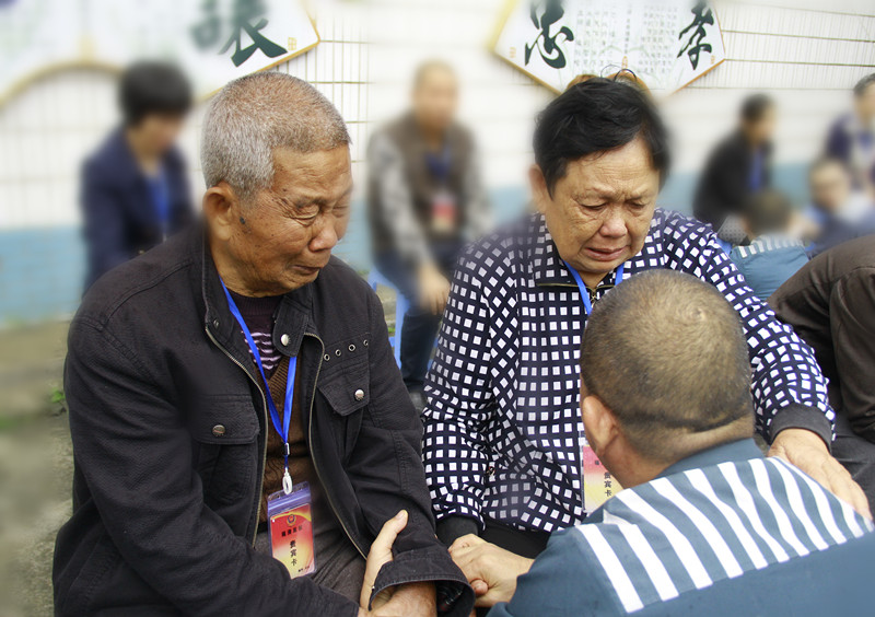 重阳节福清数千囚子向数千名老人表忏悔
